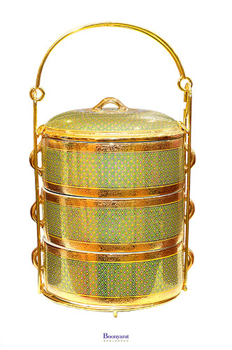 Salt and pepper benjarong