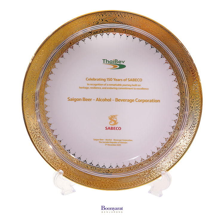 Benjarong flower vase souvenir for Thai parliament