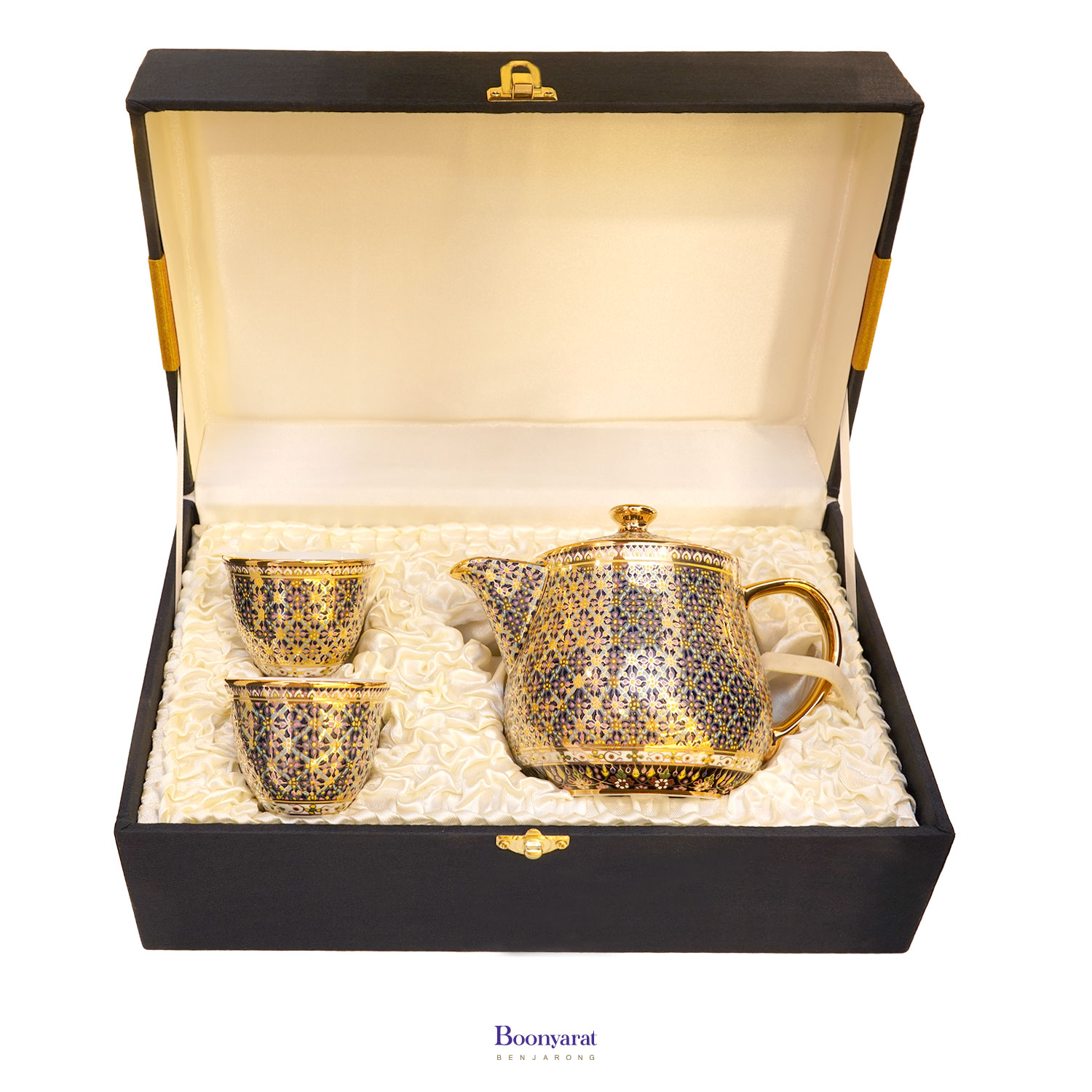 ชุดกาน้ำชาเศรษฐี พร้อมถ้วยชาคู่ ลายพิกุลก้านขด ลายเต็มทั้งชุด