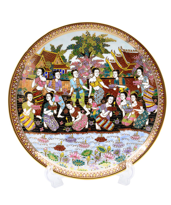 10 Inches show plate Thai festival pattern.